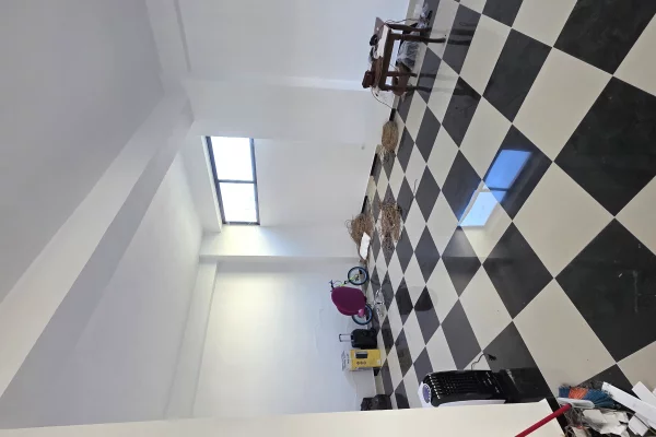 SHITET DYOAN - NJESI KOMERCIALE KATI O, PRANE QENDRES SANITARE. LUSHNJE