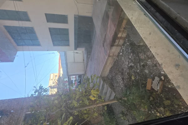 SHITET DYOAN - NJESI KOMERCIALE KATI O, PRANE QENDRES SANITARE. LUSHNJE
