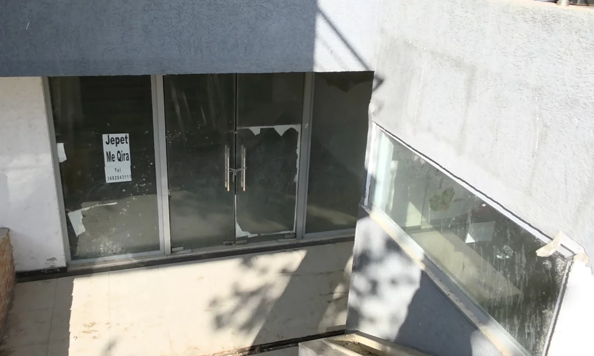 Shitet Njesi Komerciale Shetitorja Stadiumit Lushnje