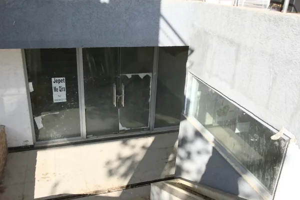 Shitet Njësi Komerciale Shetitorja Stadiumit Lushnje