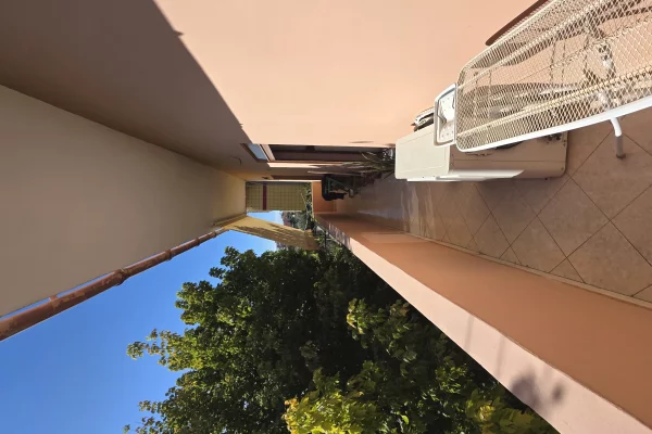 SHITET SHTEPI PRIVATE & DYQANE NE RRUGE KRYESORE LUSHNJE