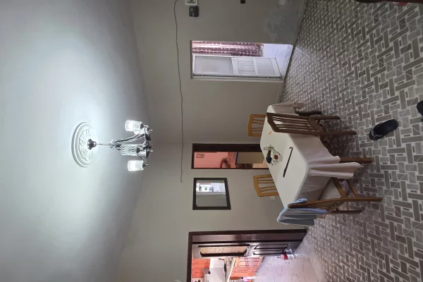 SHITET SHTEPI PRIVATE & DYQANE NE RRUGE KRYESORE LUSHNJE