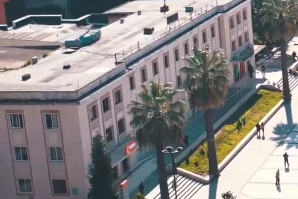 Truall ose Toke ne Lushnje - 99,999 Euro