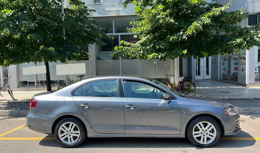 Jepet me qera Volkswagen Jetta  duke filluar nga 35 euro dita