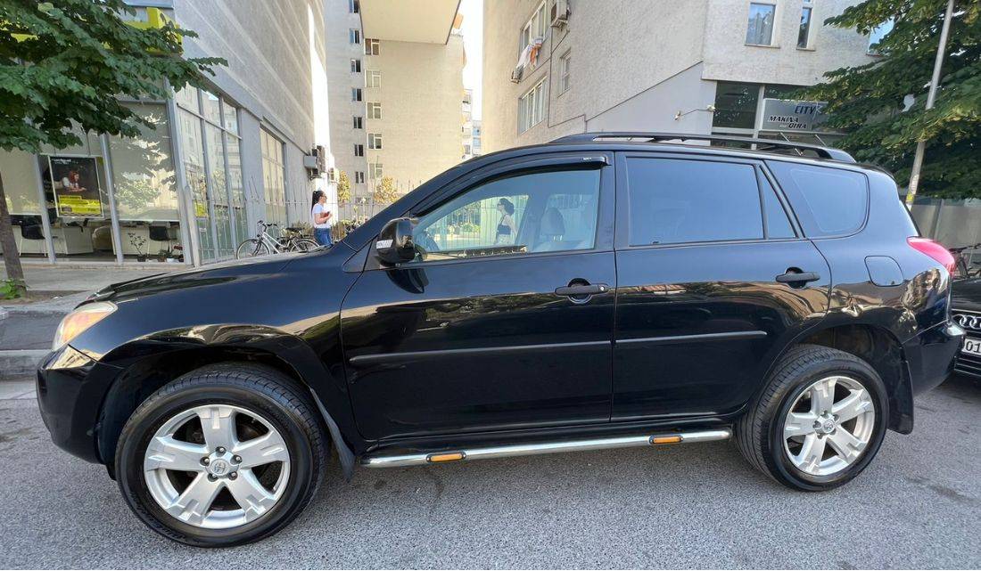 Jepet me qera Toyota Rav 4 duke filluar nga 68 euro dita