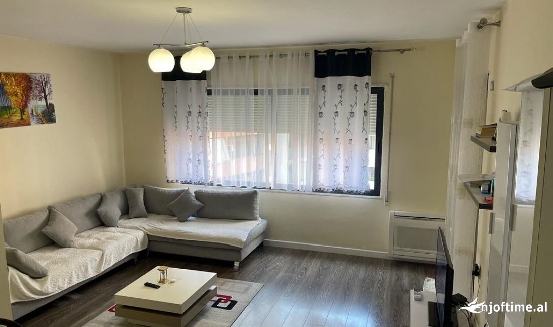 Shtepi ne shitje Apartament ne Tirane, 2+1, Mobilimi E mobiluar, Pagesa 140,000  Euro.