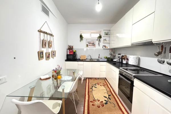 Shtepi ne shitje Vila Luksoze ne Tirane, 3+1, Mobilimi Pjeserisht e mobiluar, Pagesa 830,000  Euro.