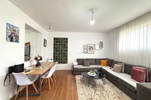 Shtepi ne shitje Vila Luksoze ne Tirane, 3+1, Mobilimi Pjeserisht e mobiluar, Pagesa 830,000  Euro.