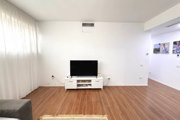 Shtepi ne shitje Vila Luksoze ne Tirane, 3+1, Mobilimi Pjeserisht e mobiluar, Pagesa 830,000  Euro.