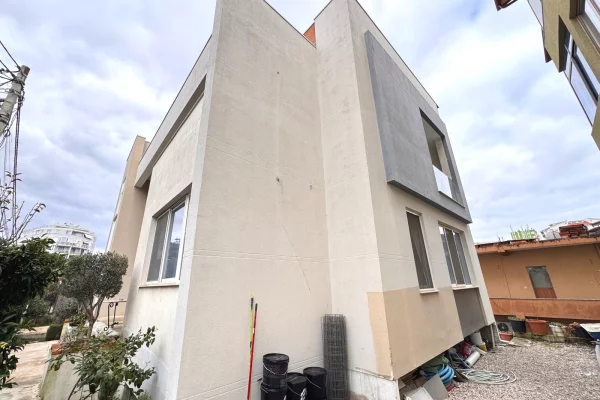 Shtepi ne shitje Vila Luksoze ne Tirane, 3+1, Mobilimi Pjeserisht e mobiluar, Pagesa 830,000  Euro.