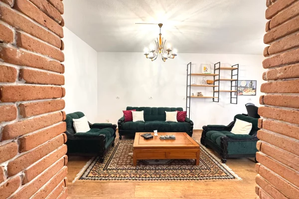 Shtepi me qera Apartament ne Tirane, 1+1, Mobilimi E mobiluar, Pagesa 500  Euro.