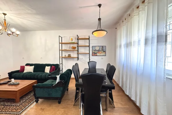 Shtepi me qera Apartament ne Tirane, 1+1, Mobilimi E mobiluar, Pagesa 500  Euro.