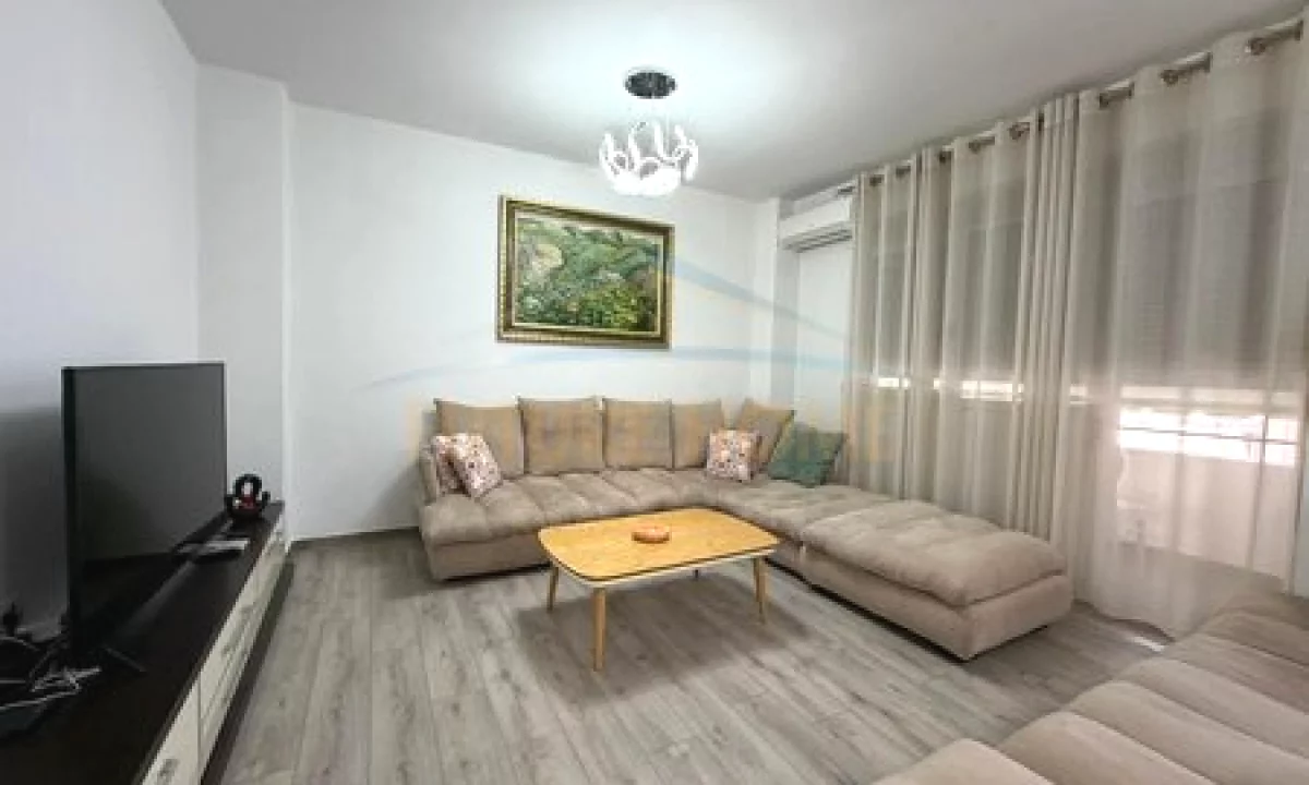 Shtepi me qera Apartament ne Tirane, 1+1, Mobilimi E mobiluar, Pagesa 800  Euro.
