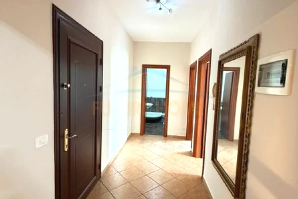 Shtepi ne shitje Apartament ne Tirane, 2+1, Mobilimi Pjeserisht e mobiluar, Pagesa 15,200,000  Leke.