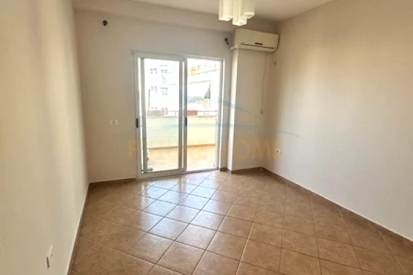 Shtepi ne shitje Apartament ne Tirane, 2+1, Mobilimi Pjeserisht e mobiluar, Pagesa 15,200,000  Leke.