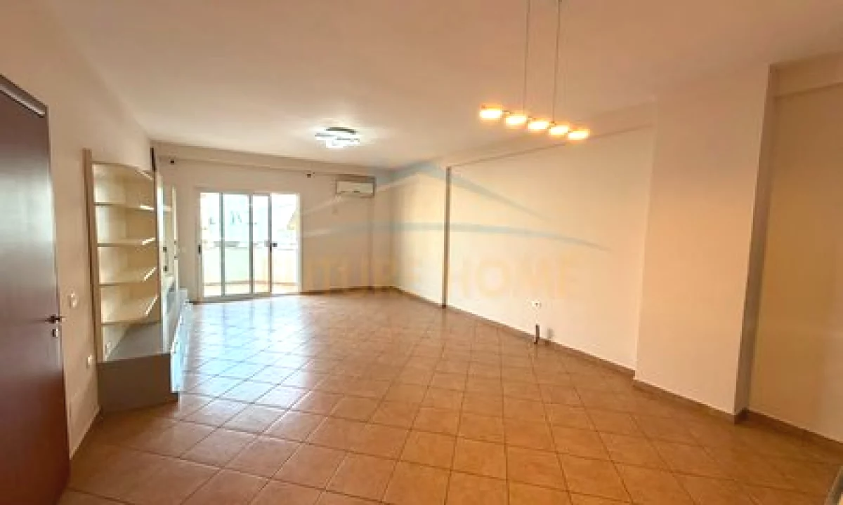 Shtepi ne shitje Apartament ne Tirane, 2+1, Mobilimi Pjeserisht e mobiluar, Pagesa 15,200,000  Leke.