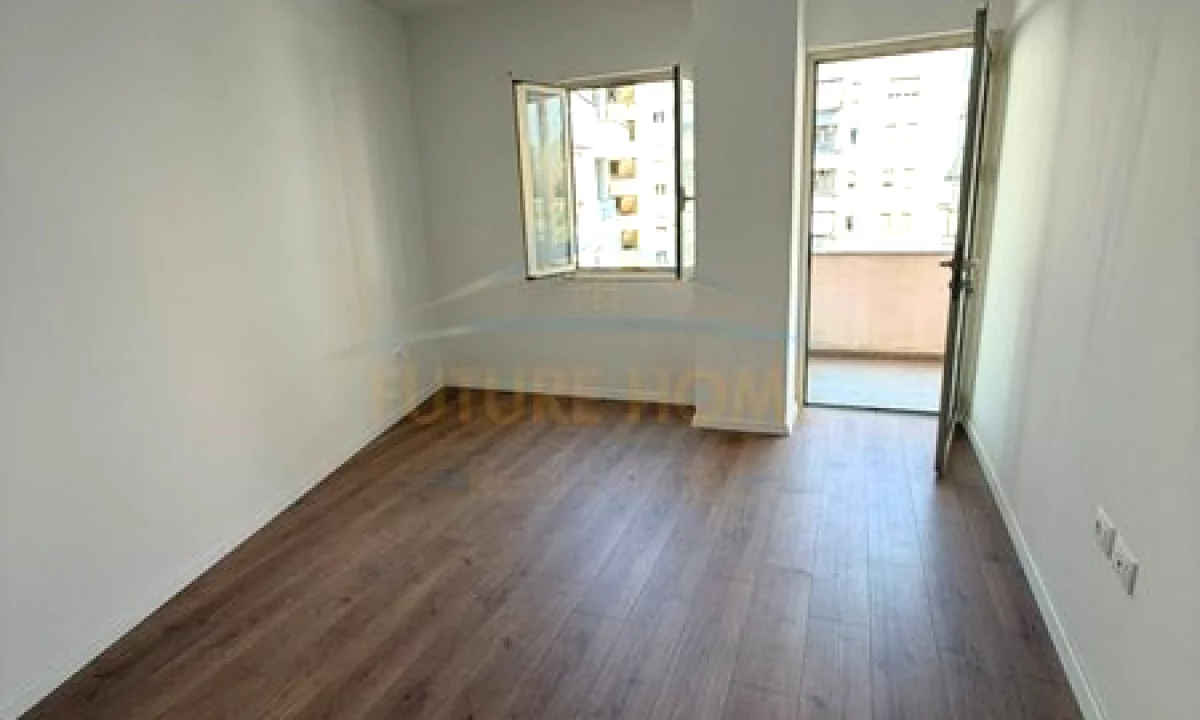 Shtepi ne shitje Apartament ne Tirane, 1+1, Mobilimi Bosh, pa mobiluar, Pagesa 12,000,000  Leke.