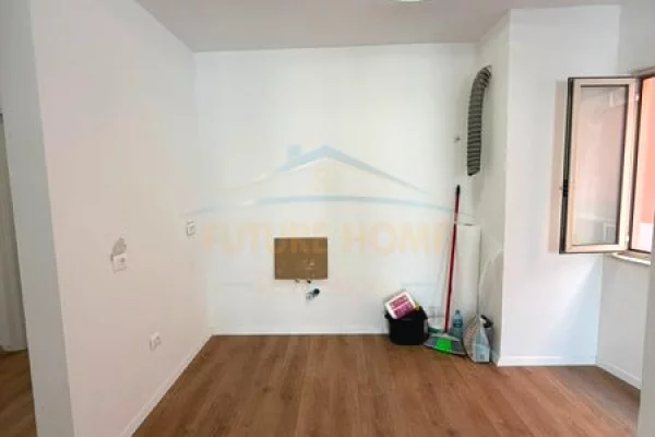 Shtepi ne shitje Apartament ne Tirane, 1+1, Mobilimi Bosh, pa mobiluar, Pagesa 12,000,000  Leke.