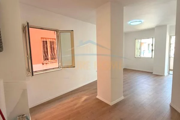 Shtepi ne shitje Apartament ne Tirane, 1+1, Mobilimi Bosh, pa mobiluar, Pagesa 12,000,000  Leke.