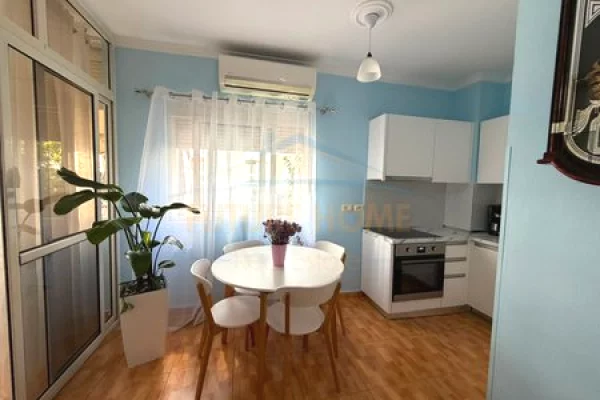 Shtepi me qera Apartament ne Tirane, 1+1, Mobilimi E mobiluar, Pagesa 650  Euro.