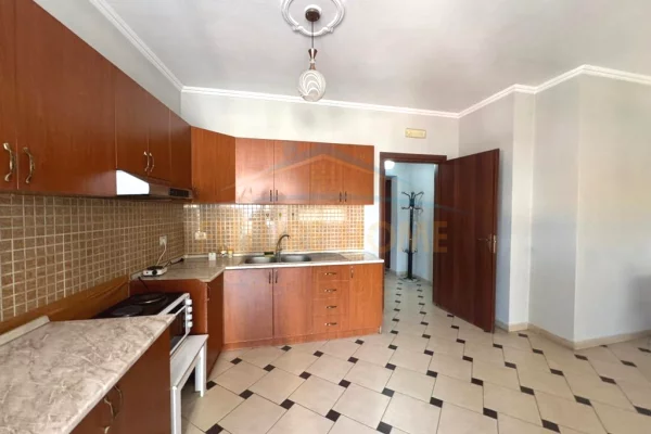 Shtepi me qera Apartament ne Tirane, 1+1, Mobilimi E mobiluar, Pagesa 50,000  Leke.