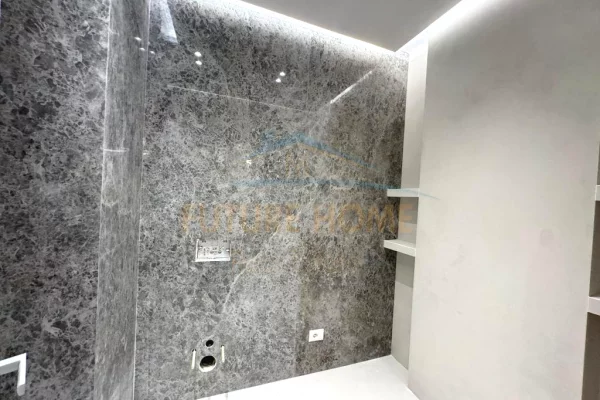 Shtepi ne shitje Apartament ne Tirane, 2+1, Mobilimi Bosh, pa mobiluar, Pagesa 230,000  Euro.