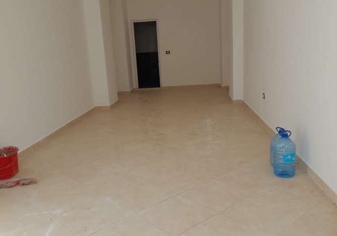 Ambiente Commerciale in Vendita 1+1 a Durazzo - 54,000 Euro