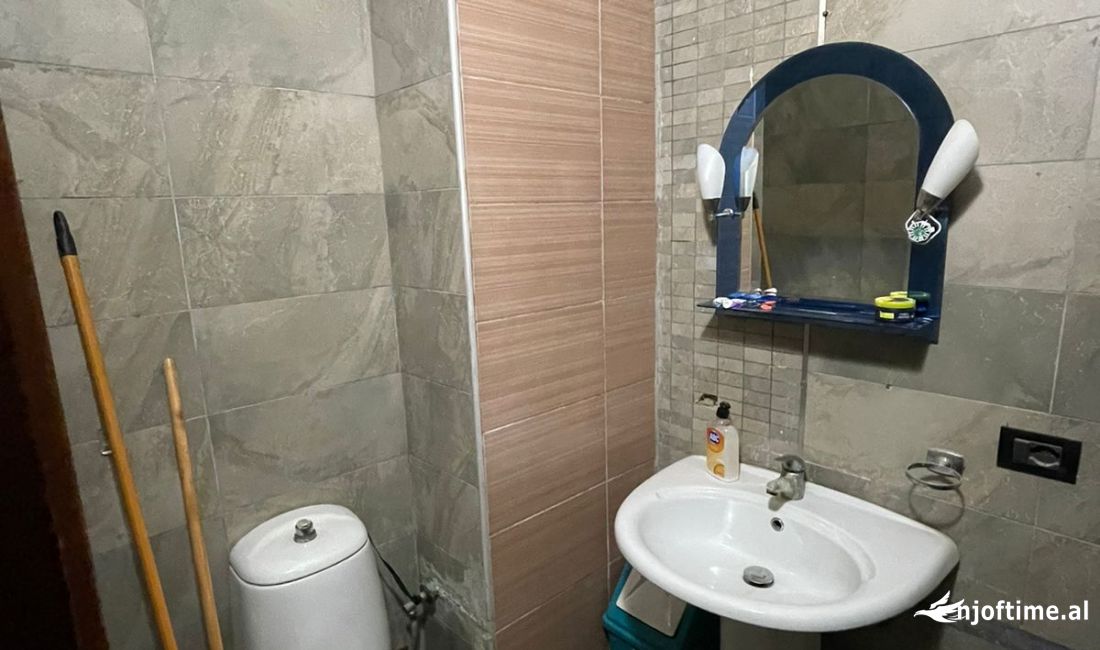 Shtepi me qera Apartament ne Tirane, 3+1, Mobilimi E mobiluar, Pagesa 1,500  Euro.