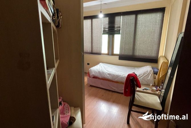 Shtepi me qera Apartament ne Tirane, 3+1, Mobilimi E mobiluar, Pagesa 1,500  Euro.