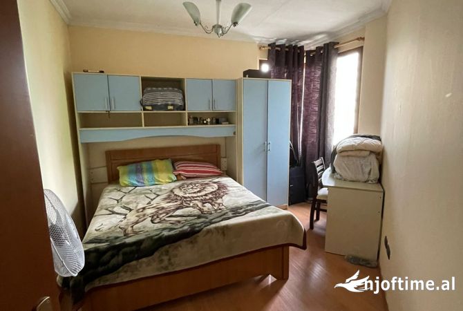 Shtepi me qera Apartament ne Tirane, 3+1, Mobilimi E mobiluar, Pagesa 1,500  Euro.