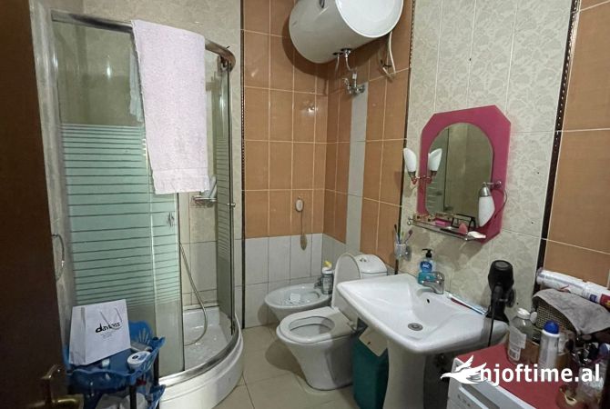 Shtepi me qera Apartament ne Tirane, 3+1, Mobilimi E mobiluar, Pagesa 1,500  Euro.