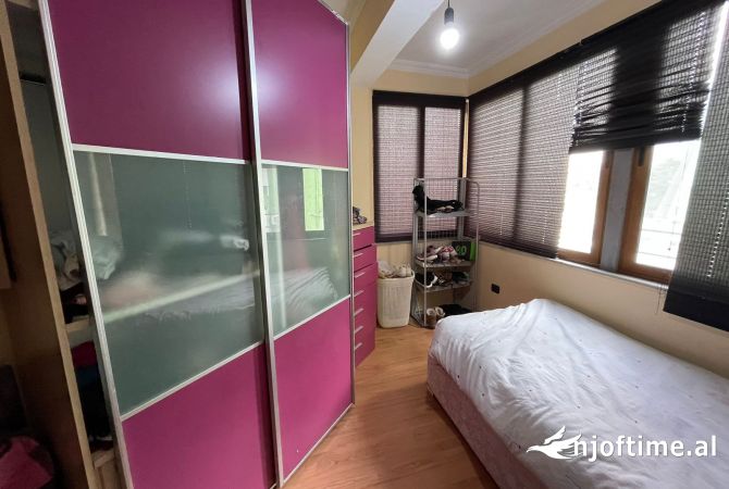 Shtepi me qera Apartament ne Tirane, 3+1, Mobilimi E mobiluar, Pagesa 1,500  Euro.
