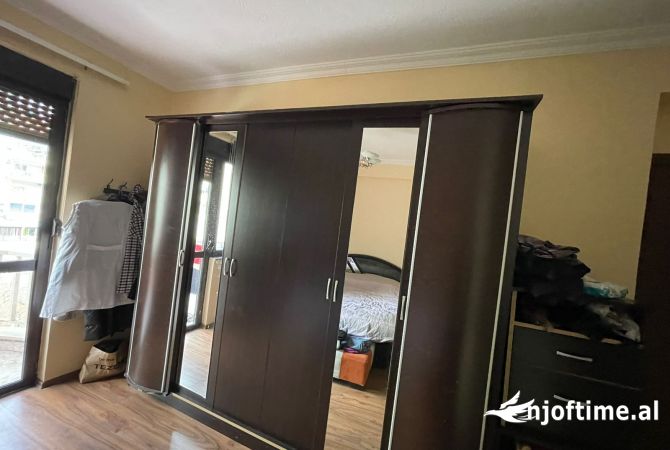 Shtepi me qera Apartament ne Tirane, 3+1, Mobilimi E mobiluar, Pagesa 1,500  Euro.
