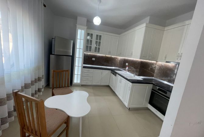 Shtepi me qera Apartament ne Tirane, 2+1, Mobilimi E mobiluar, Pagesa 35,000  Leke.