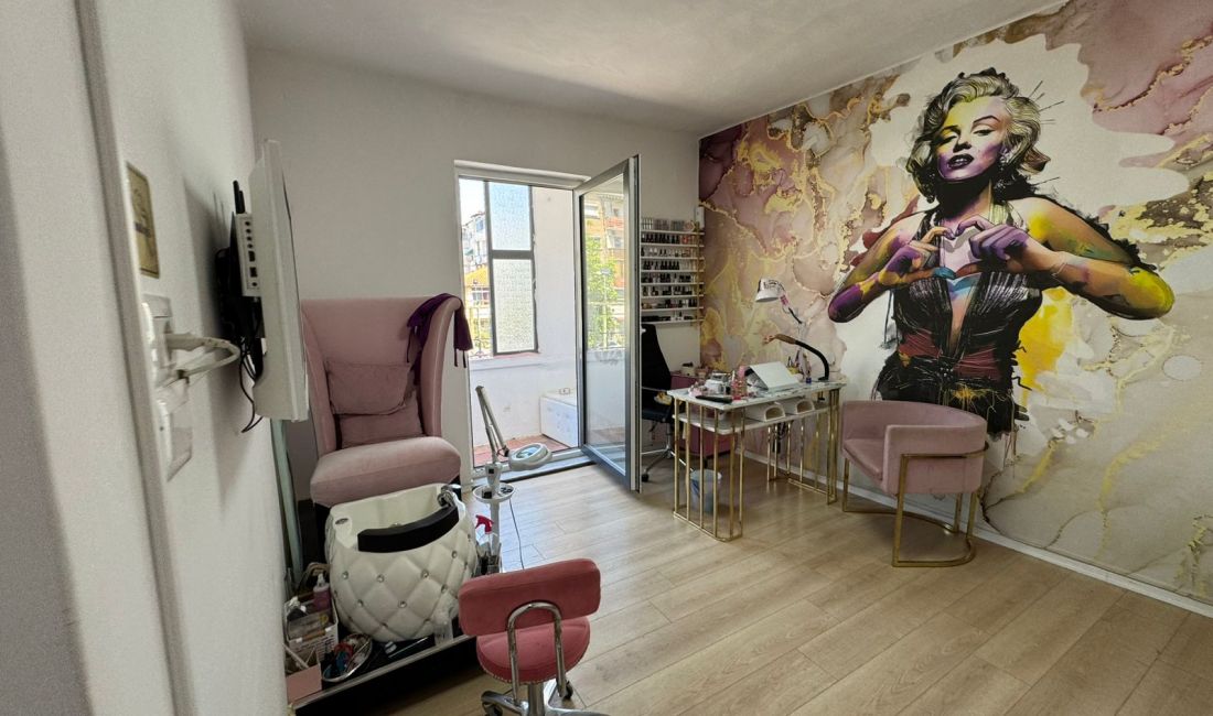 Jepet me qera Ambient Biznesi 2+1 tek Rruga Kavajes ( Perball Square 21 )