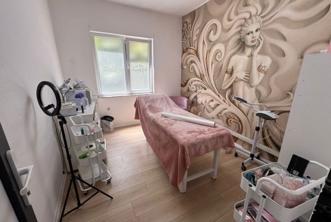 Jepet me qera Ambient Biznesi 2+1 tek Rruga Kavajes ( Perball Square 21 )