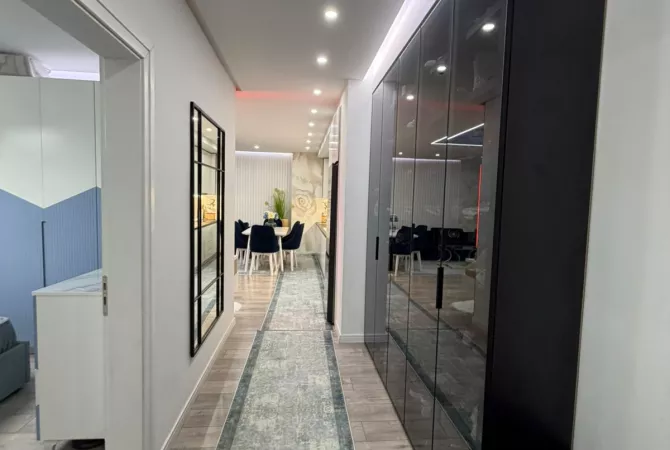 Shtepi ne shitje Apartament ne Tirane, 2+1, Mobilimi E mobiluar, Pagesa 160,000  Euro.