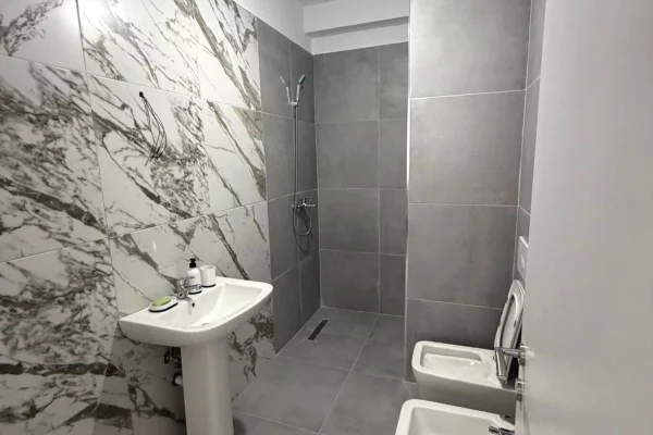 Shtepi me qera Apartament ne Tirane, 2+1, Mobilimi E mobiluar, Pagesa 450  Euro.