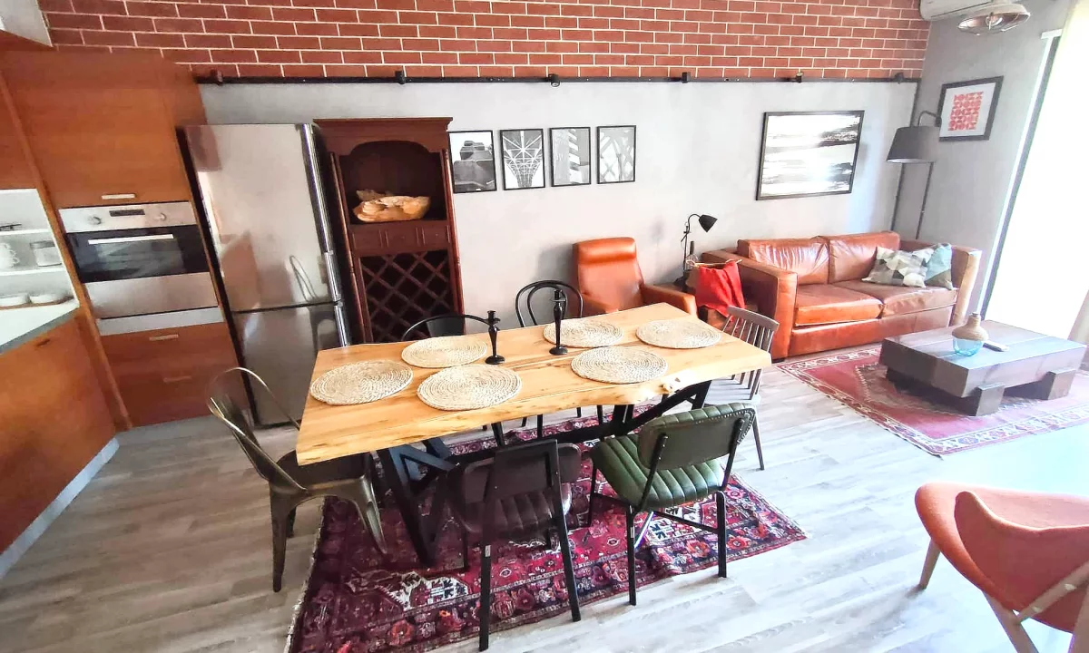 Shtepi ne shitje Apartament ne Tirane, 2+1, Mobilimi E mobiluar, Pagesa 250,000  Euro.