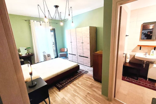 Shtepi ne shitje Apartament ne Tirane, 2+1, Mobilimi E mobiluar, Pagesa 250,000  Euro.