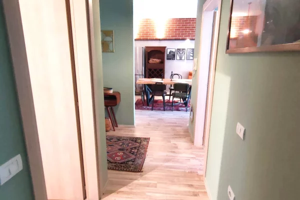 Shtepi ne shitje Apartament ne Tirane, 2+1, Mobilimi E mobiluar, Pagesa 250,000  Euro.