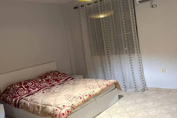 Shtepi me qera Apartament ne Tirane, 2+1, Mobilimi E mobiluar, Pagesa 500  Euro.