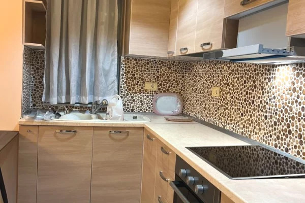 Shtepi me qera Apartament ne Tirane, 2+1, Mobilimi E mobiluar, Pagesa 500  Euro.