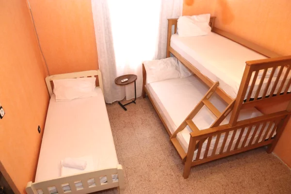 Shtepi me qera Apartament ne Tirane, 5+1, Mobilimi E mobiluar, Pagesa 1,500  Euro.