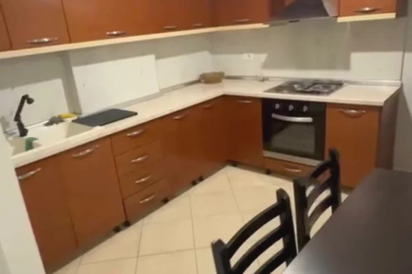 Shtepi me qera Apartament ne Tirane, 2+1, Mobilimi E mobiluar, Pagesa 13,300  Leke.
