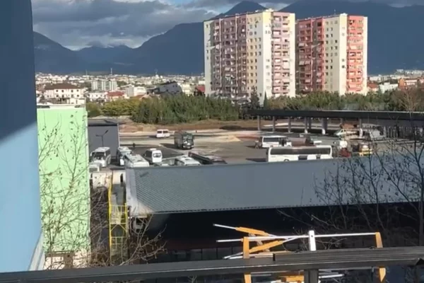 Shtepi me qera Apartament ne Tirane, 2+1, Mobilimi E mobiluar, Pagesa 13,300  Leke.