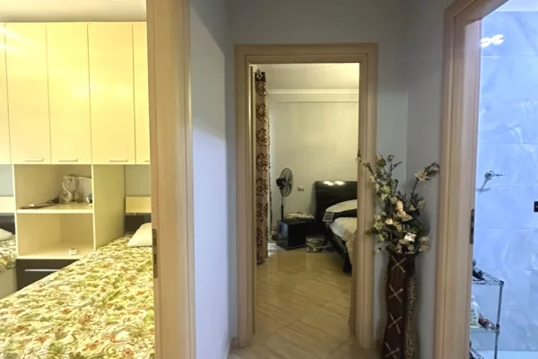 Shtepi ne shitje Apartament ne Tirane, 2+1, Mobilimi E mobiluar, Pagesa 220,000  Euro.