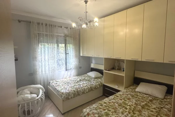 Shtepi ne shitje Apartament ne Tirane, 2+1, Mobilimi E mobiluar, Pagesa 220,000  Euro.