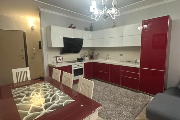 Shtepi ne shitje Apartament ne Tirane, 2+1, Mobilimi E mobiluar, Pagesa 220,000  Euro.