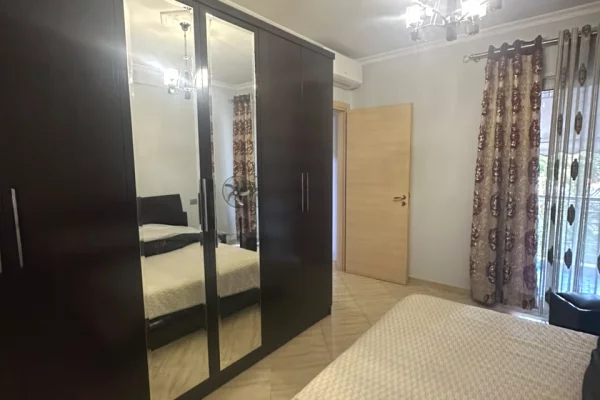 Shtepi ne shitje Apartament ne Tirane, 2+1, Mobilimi E mobiluar, Pagesa 220,000  Euro.